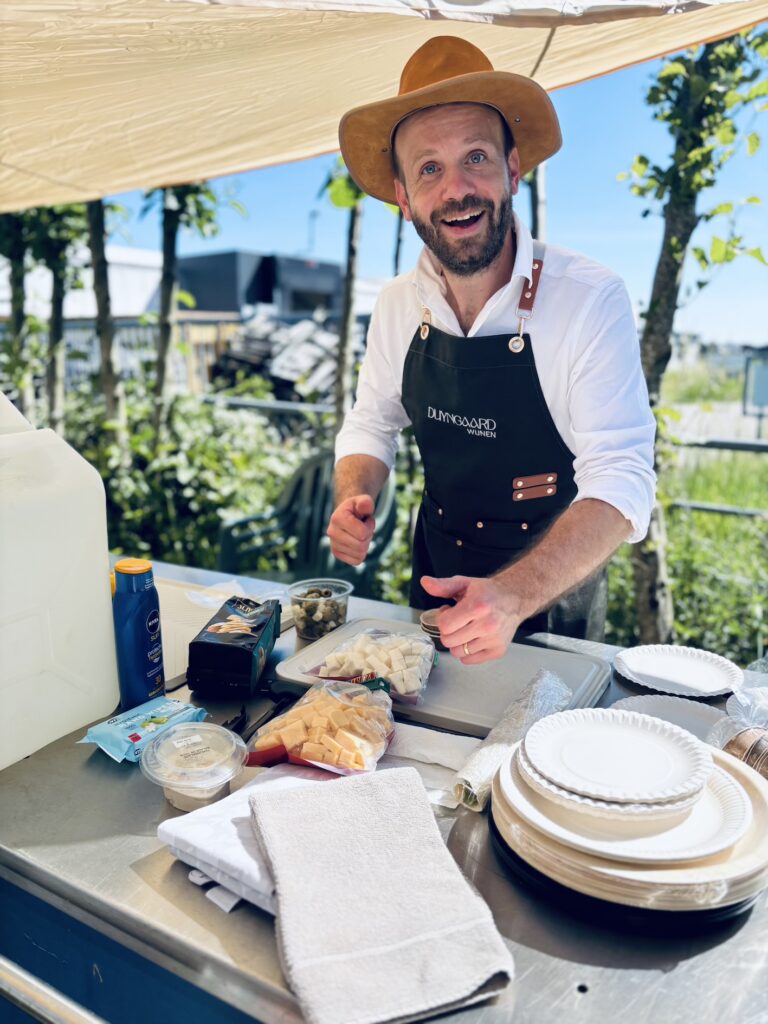 Roel helpt ons op de Open Dagen Duyngaard Wijnen